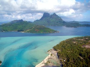 A laguna de Bora Bora, os diferentes tons de suas águas