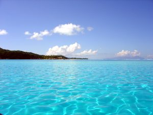 As águas cor de piscina de Bora Bora