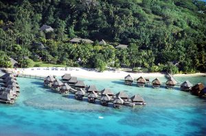 Bora-Bora: grupo de palafitas vistas do alto