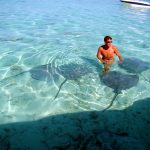 Mergulho no meio de arraias em Bora-Bora