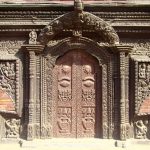 Porta trabalhada em bronze, Patan, Nepal