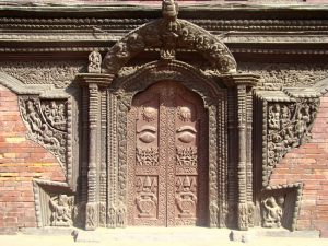 Porta trabalhada em bronze, Patan, Nepal