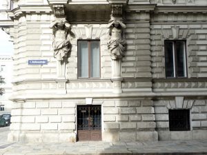 Edifício com detalhe art-déco em Viena