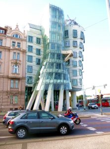 Edifício modernista em Praga