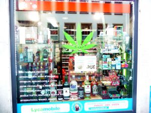 Loja que vende legalmente maconha em Zurich