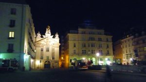 Praça em Viena à noite